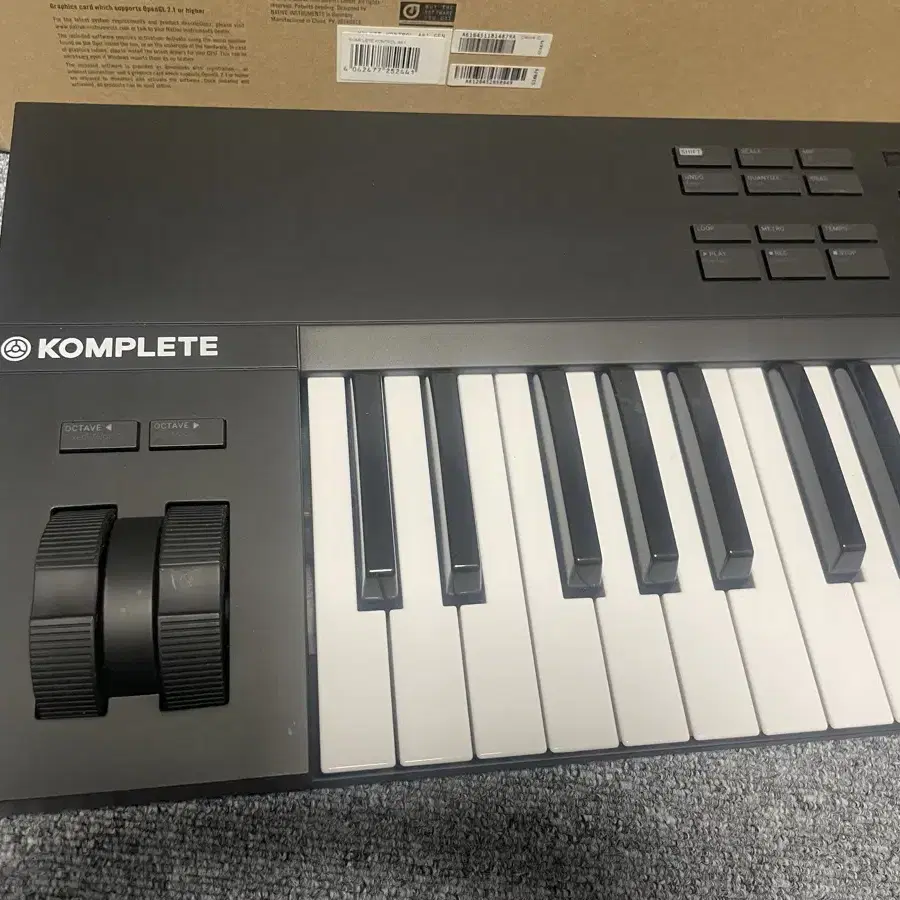 NI Komplete Kontrol A61 신품급