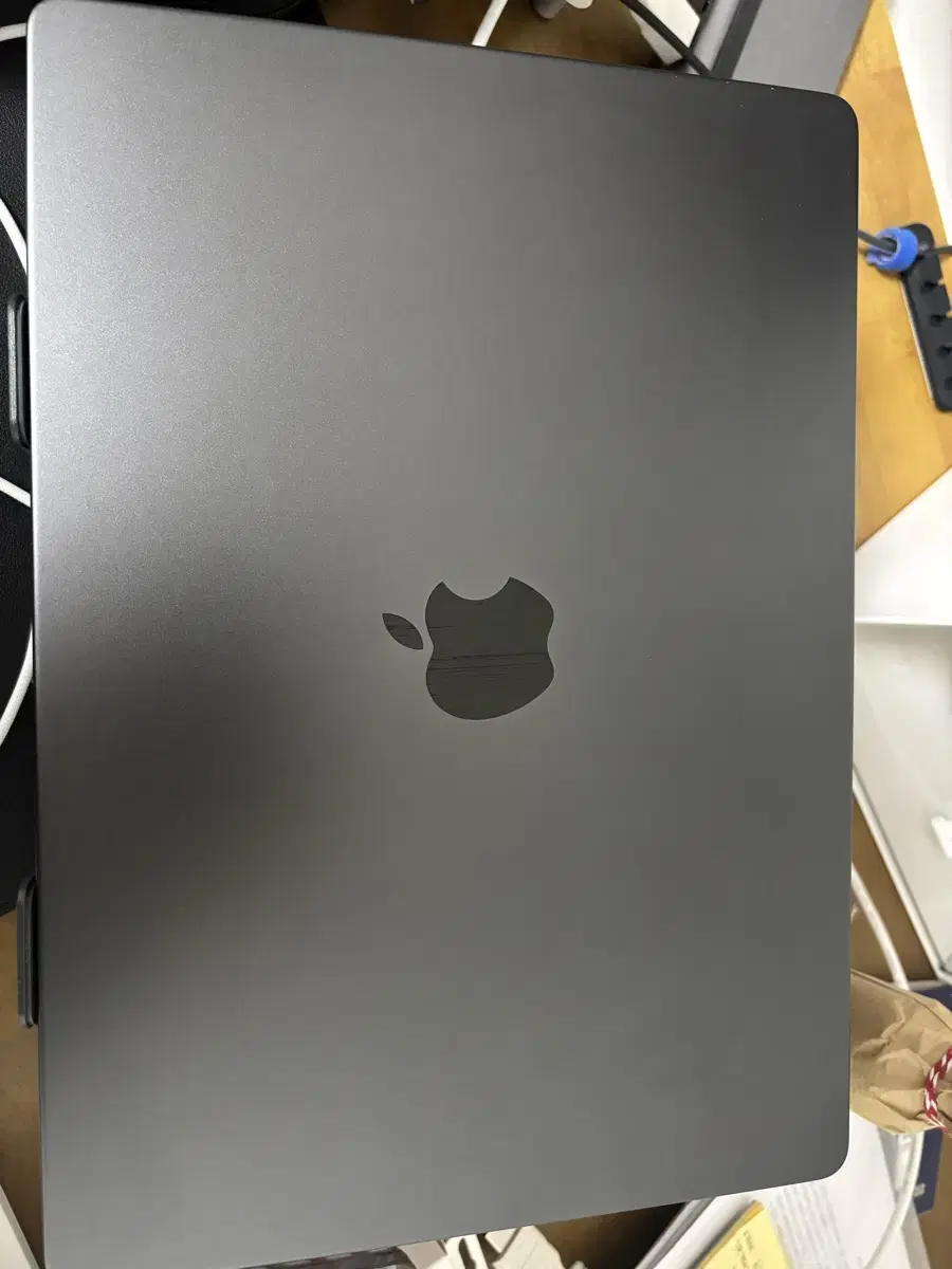 Macbook m3pro 12cpu, 18gpu, 18gb ram,1T