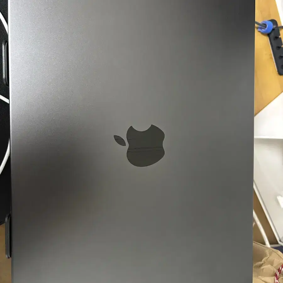 Macbook m3pro 12cpu, 18gpu, 18gb ram,1T