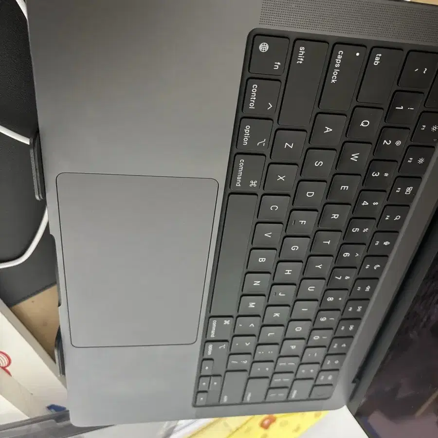 Macbook m3pro 12cpu, 18gpu, 18gb ram,1T