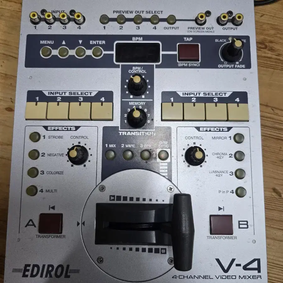 Edirol v-4 비디오믹서기.