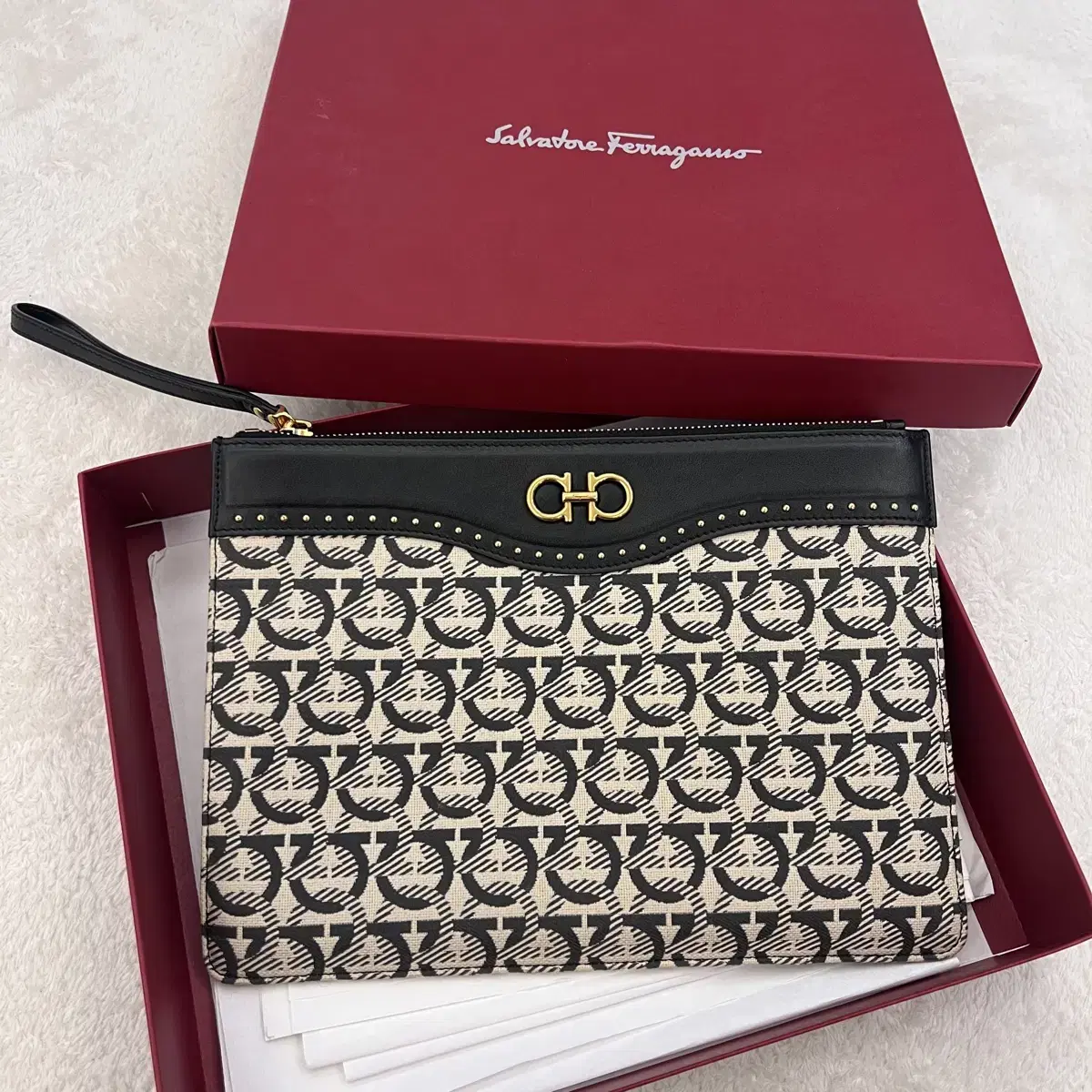 Genuine) Salvatore Ferragamo Clutch