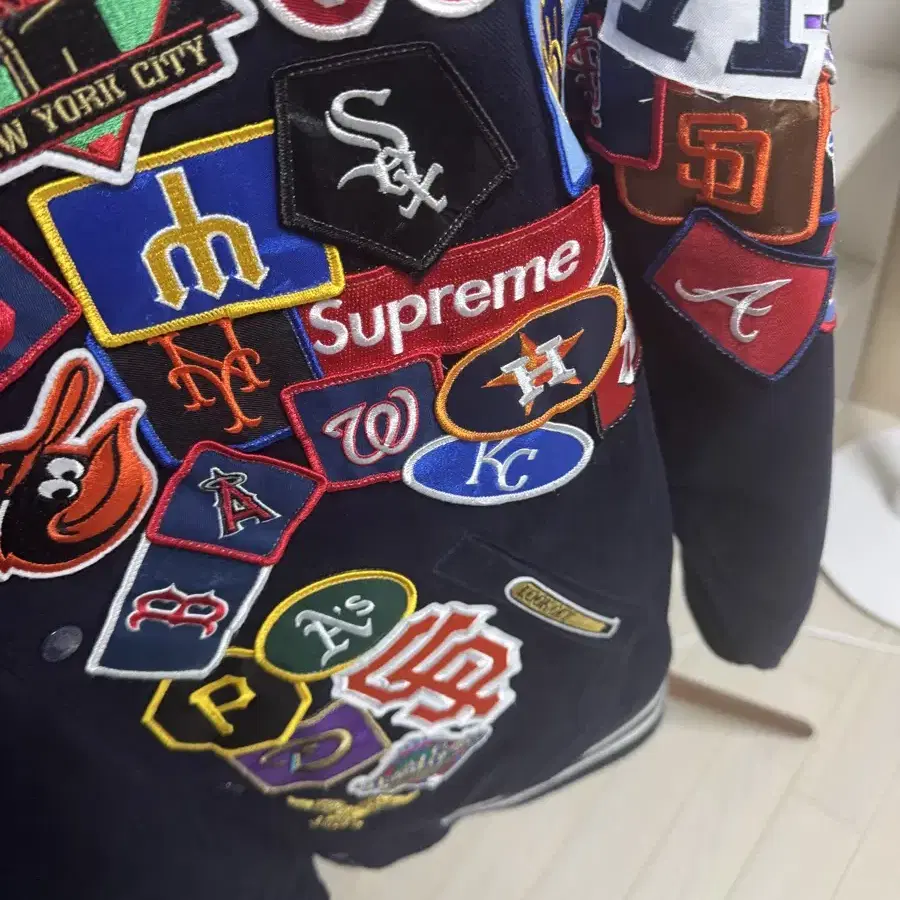 슈프림 뉴에라 바시티 Supreme New Era MLB Varsity