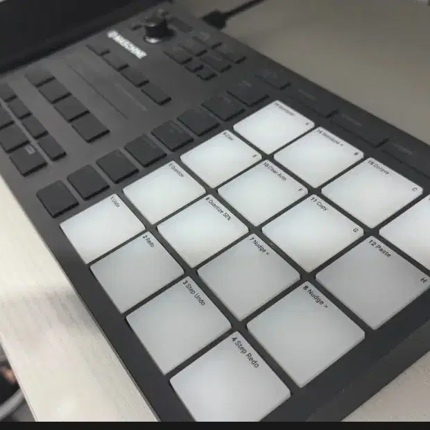 maschine mikro mk3머신 음악장비 전자악기 미디작곡