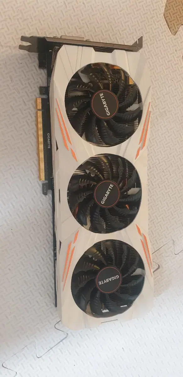 1080ti 화이트 팝니다