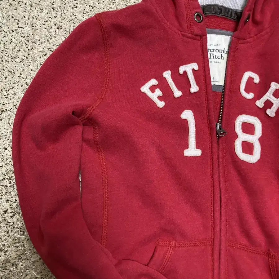 Abercrombie red zip-up hoodie 아베크롬비 후드집업