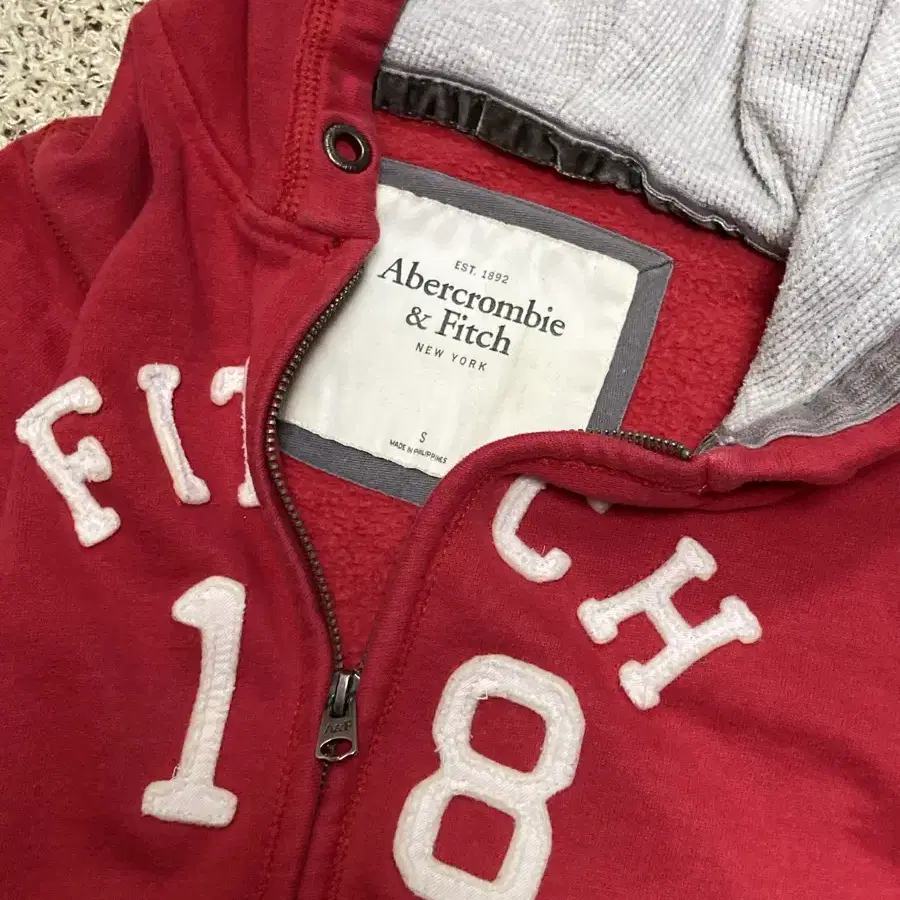 Abercrombie red zip-up hoodie 아베크롬비 후드집업