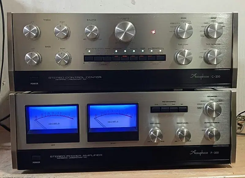 Accuphase P-300 Power + C200 Preamp