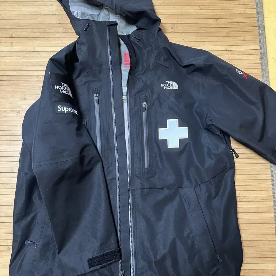 Supreme x The North Face 레스큐 xl 사이즈