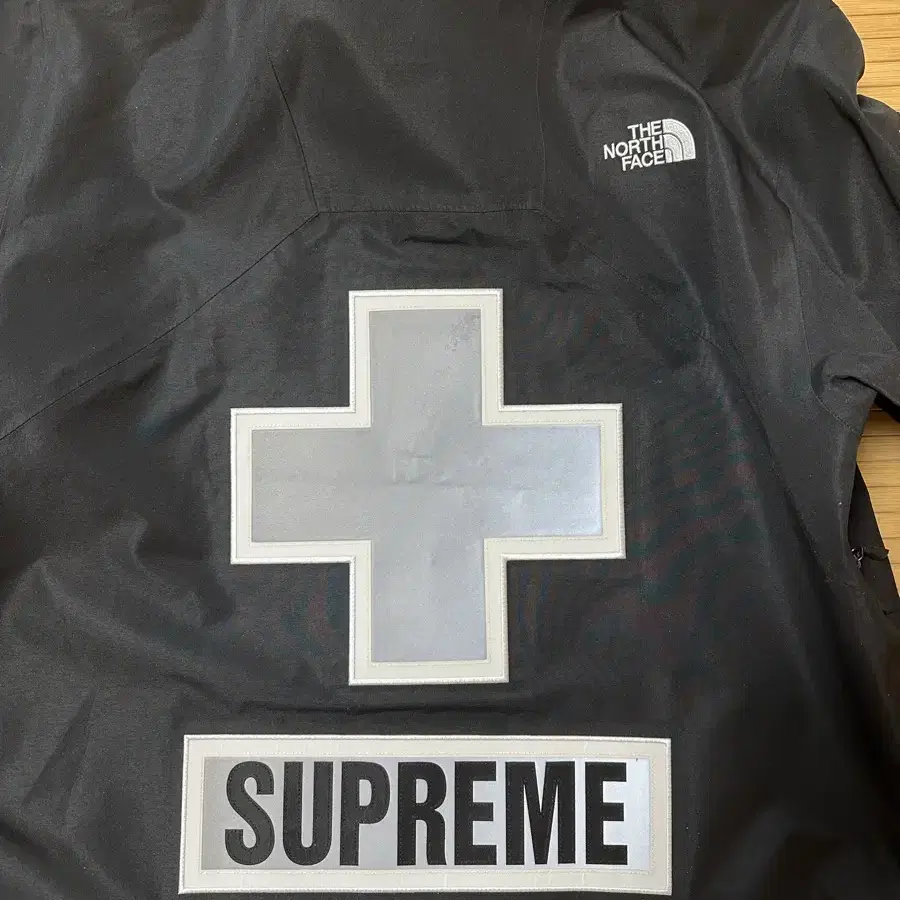 Supreme x The North Face 레스큐 xl 사이즈