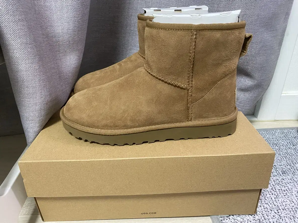 (새상품)미국 어그 UGG 클래식미니2 체스트넛 240 US7