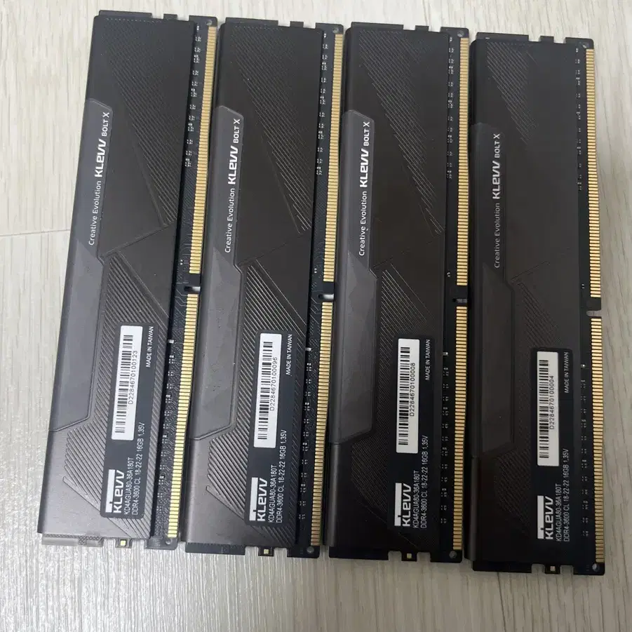 Klevv ddr4 3600 16gb 4장 팝니다