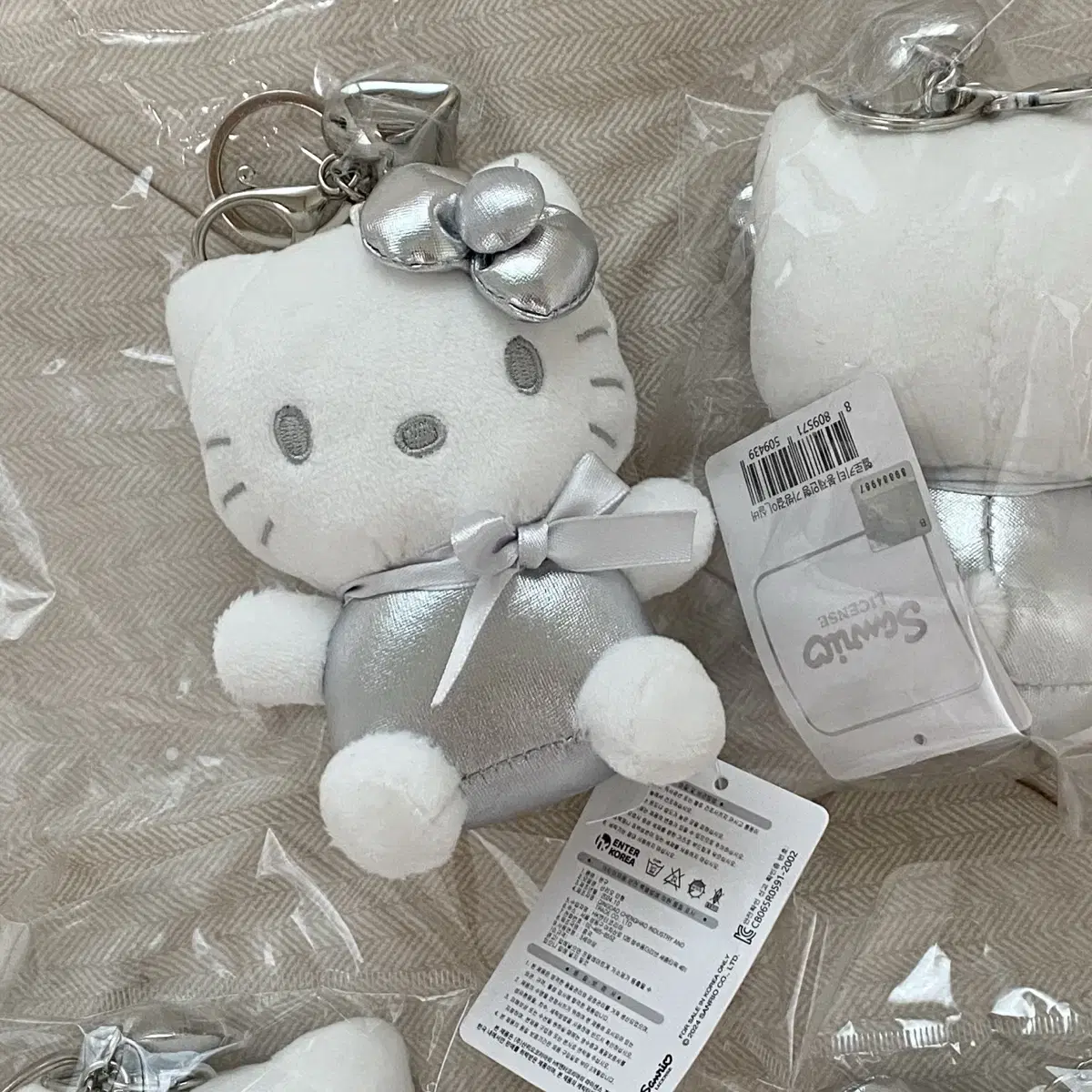 New San Rio Hello Kitty Heart Silver keyring BagKittyKeyringKitty Doll