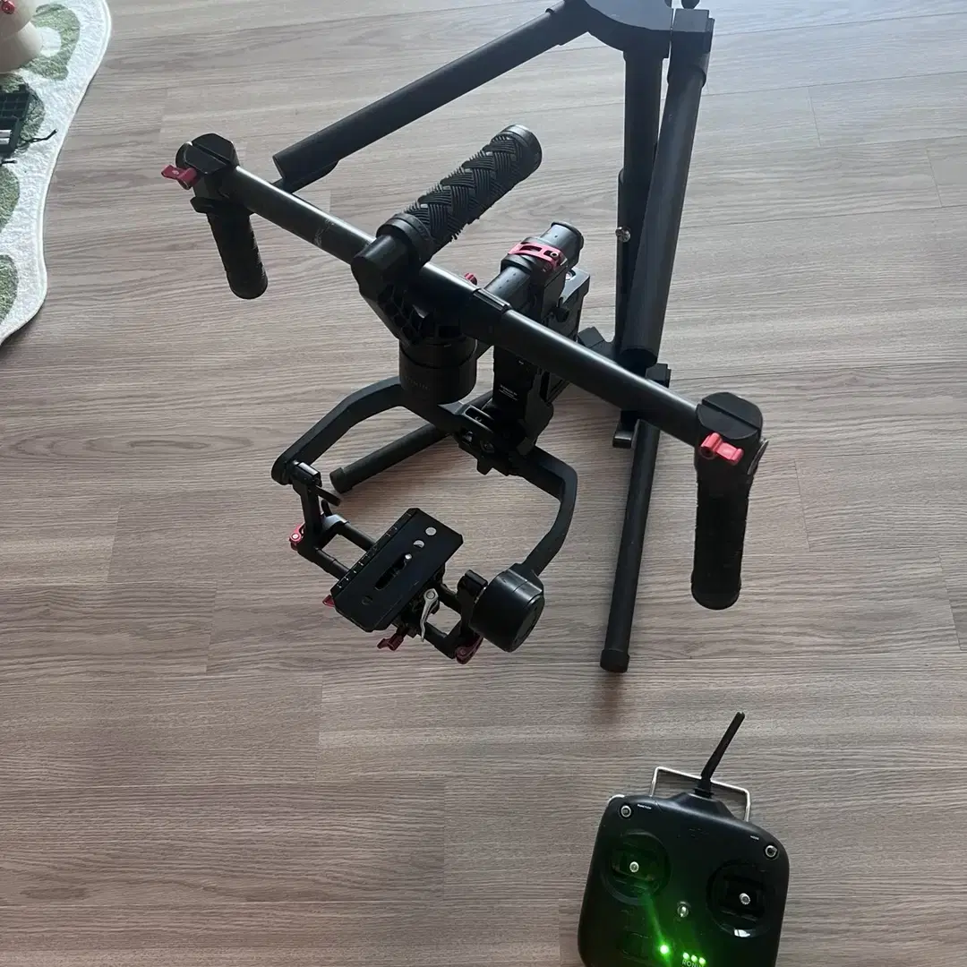 DJI 로닌m 짐벌 + 거치대 + 리모컨 + A급 배터리 포함