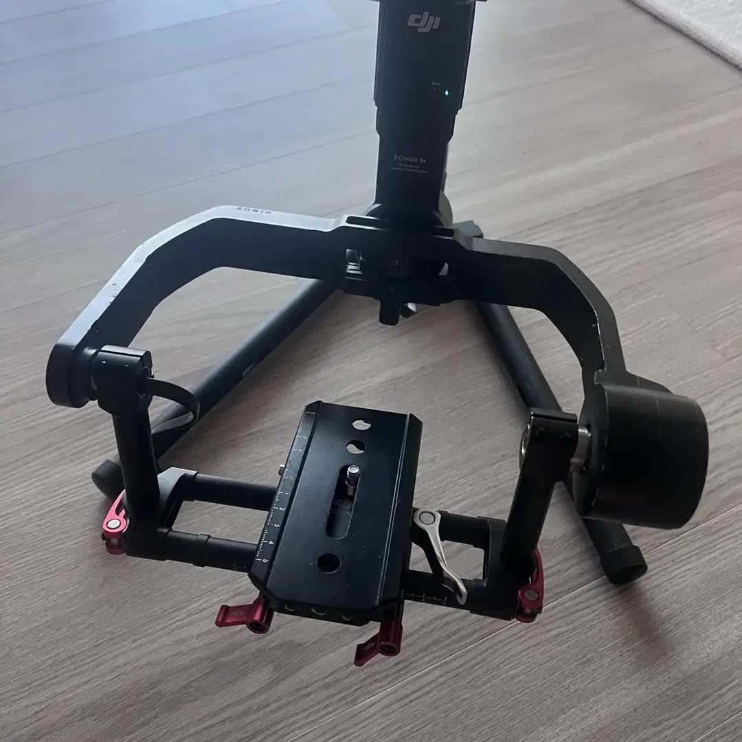 DJI 로닌m 짐벌 + 거치대 + 리모컨 + A급 배터리 포함