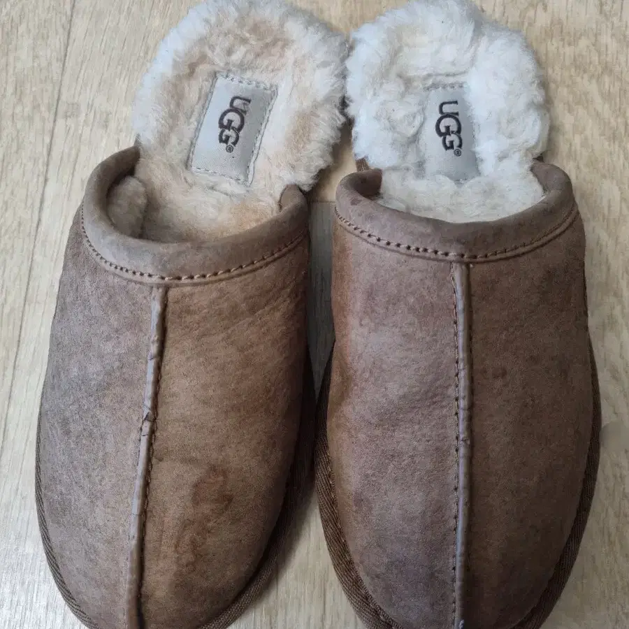 UGG 어그 슬리퍼 230