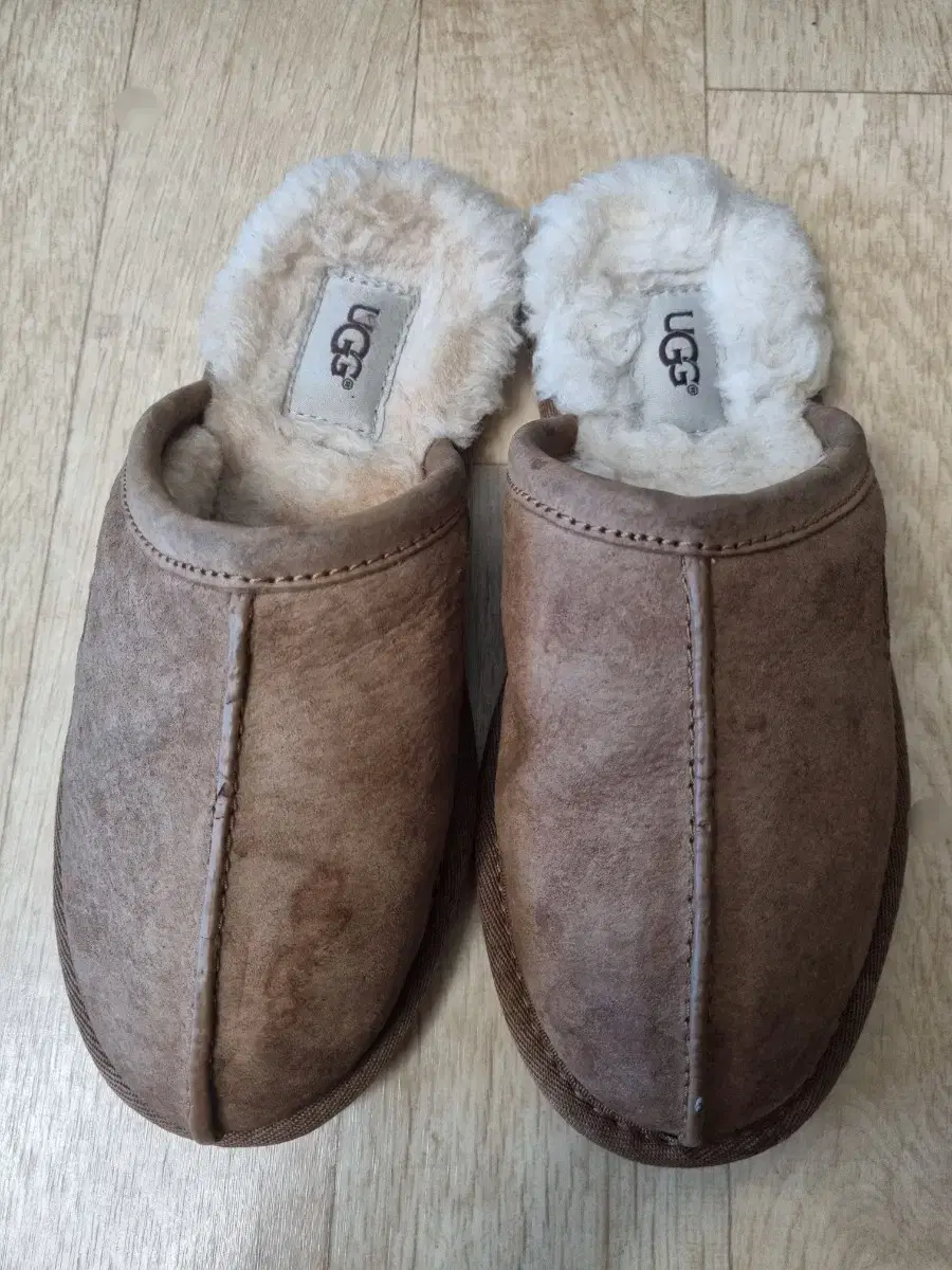 UGG 어그 슬리퍼 230