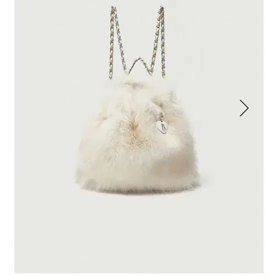 더바넷 아이보리 퍼백팩  fur drawstring backpack