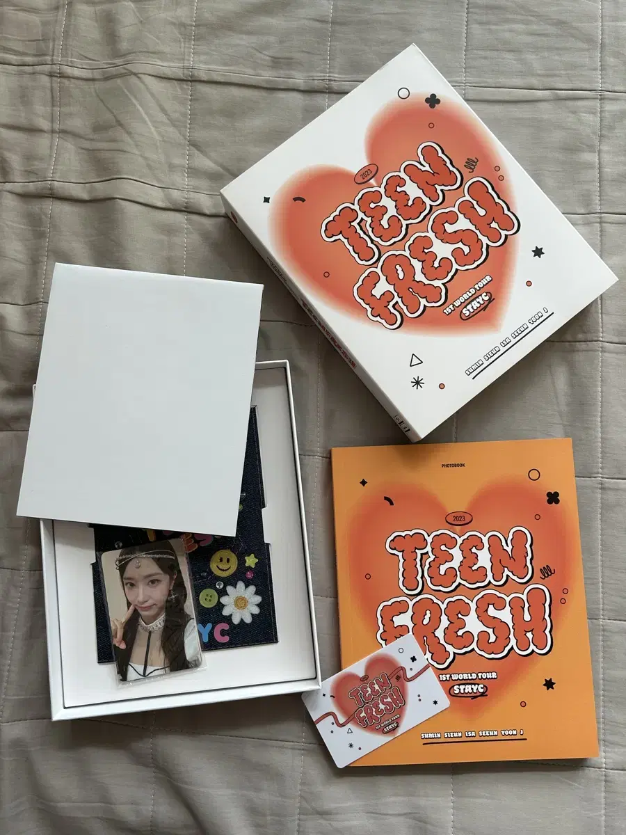 STAYC TeenFresh worldtour QR photobook Unsealed