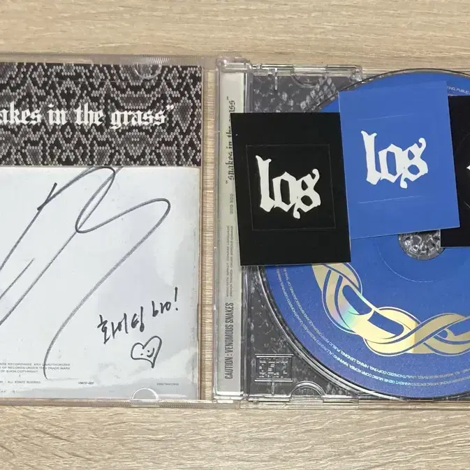 로스 (Los) - SNAKES IN THE GRASS CD (싸인반)