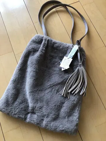 퍼 토트백 차콜 그레이