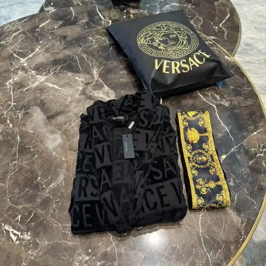 Versace  베르사체   메두사   barque 목욕가운