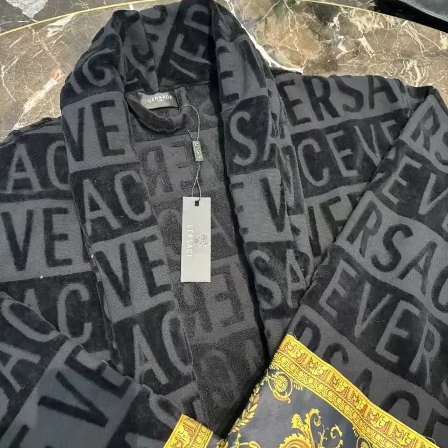 Versace  베르사체   메두사   barque 목욕가운