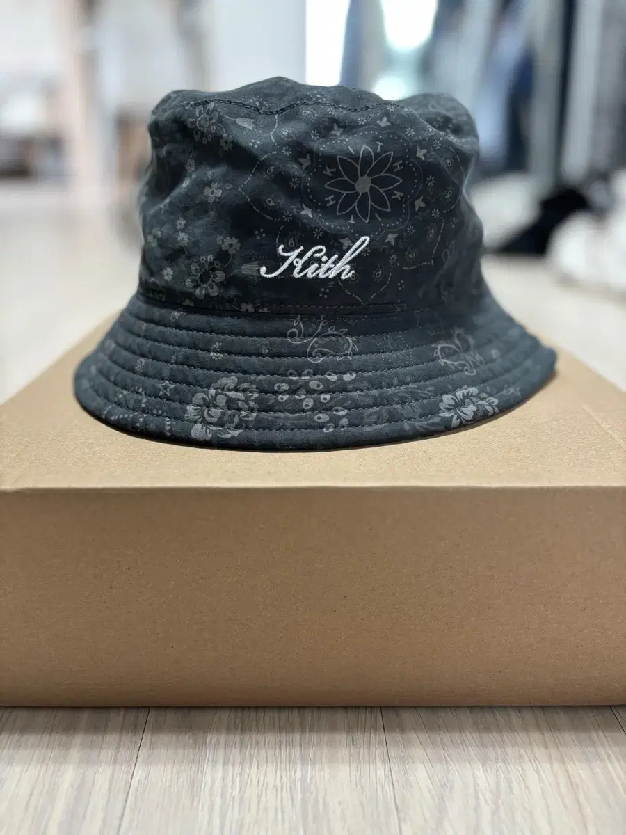 Kith 페이즐리 버킷햇