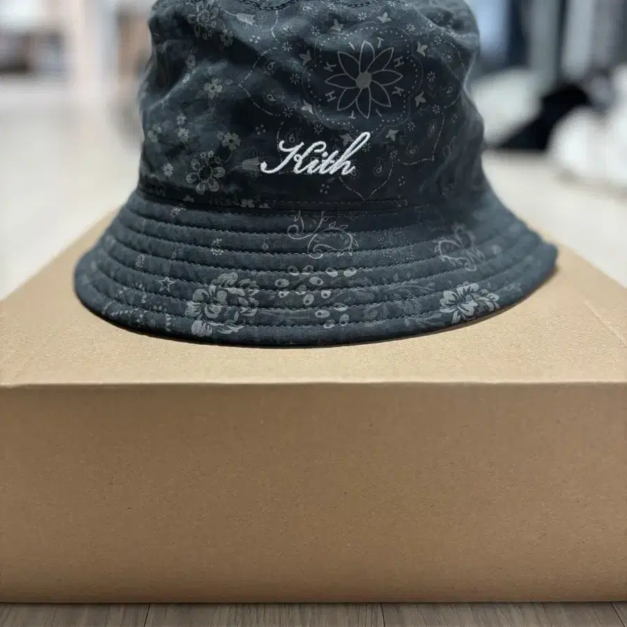 Kith 페이즐리 버킷햇