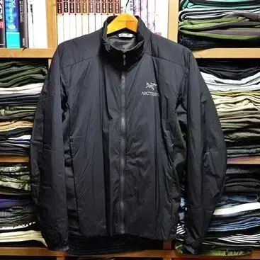 Arcteryx 아크테릭스 아톰 LT 자켓 블랙 M (100)