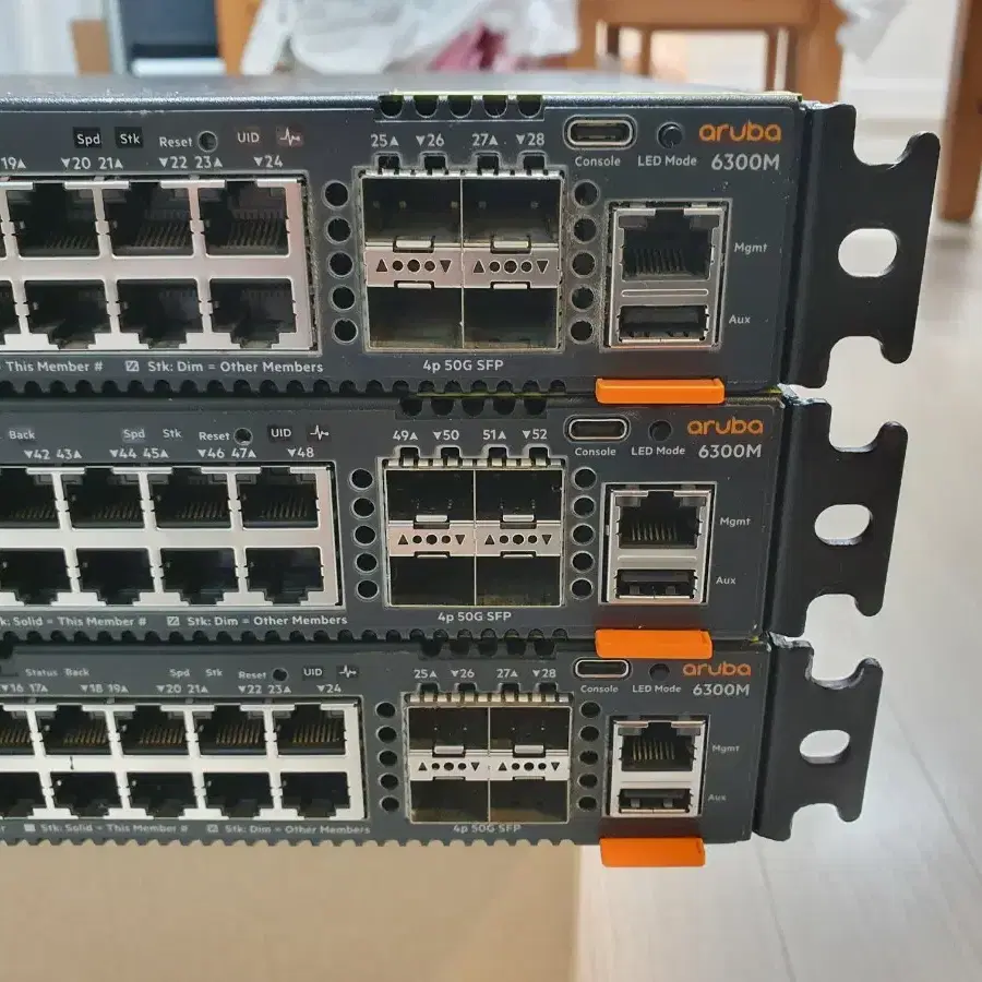 HPE Aruba CX 6300M 48G 4SFP56 스위치 허브