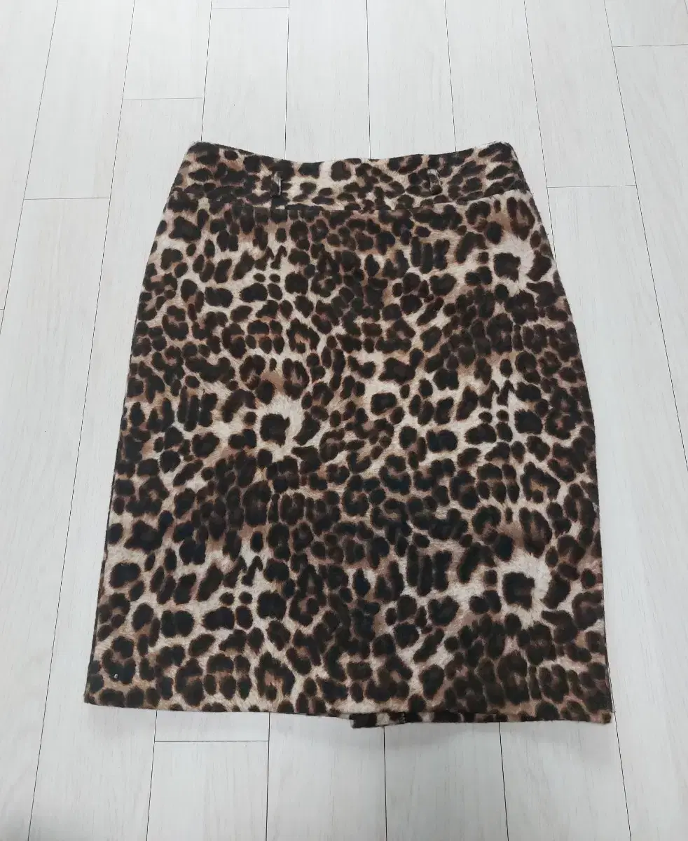 [M] Leopard-print H-line skirt