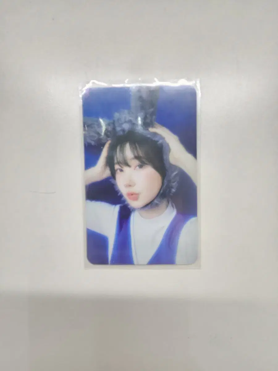 QWER PHOTOCARD-MAGENTA