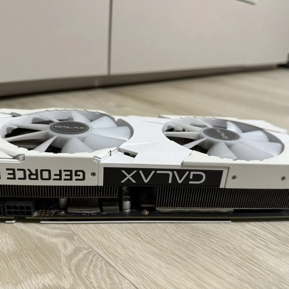 갤럭시 RTX2060 Super EX White-1 8GB