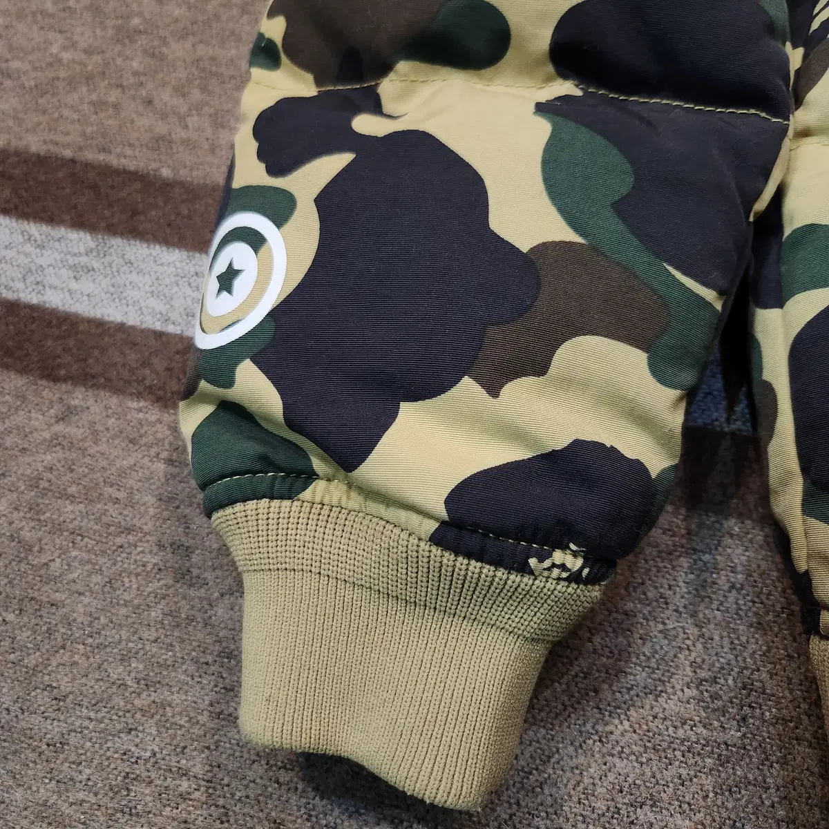 Bape 베이프 1st 카모 구스다운 패딩 XL 황계