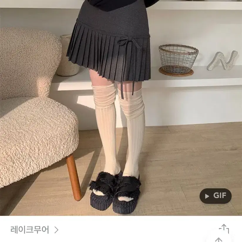 레이크무어 무아리본플리츠울 치마