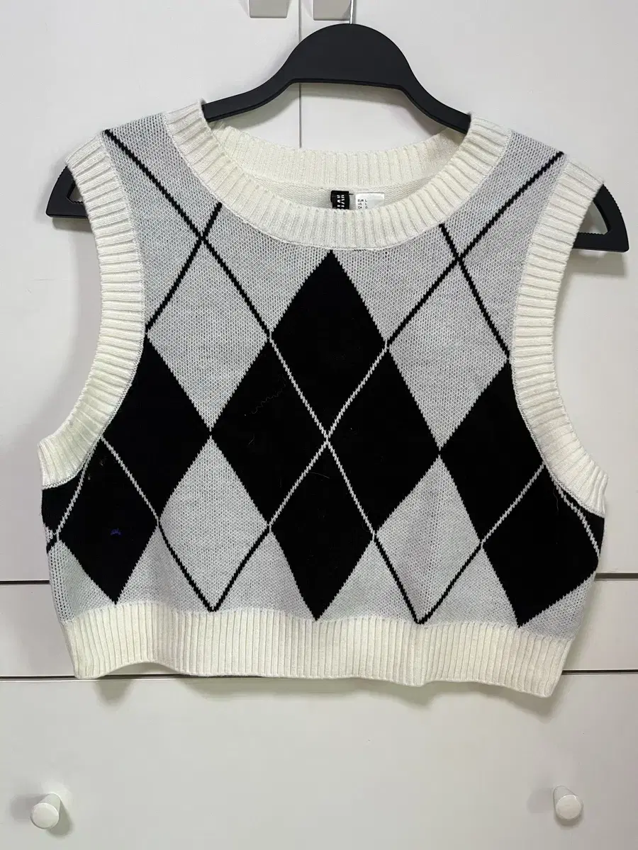 H&M Argyle cropped knit vest size L