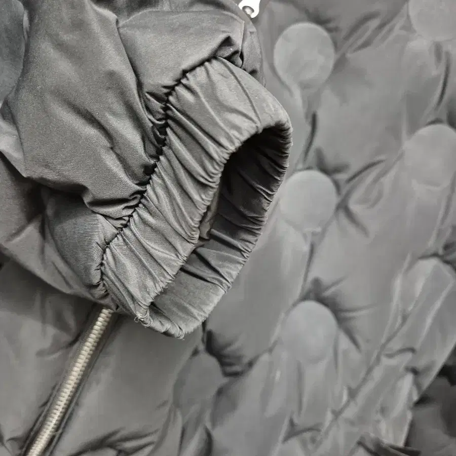 골스튜디오 CIRCLE EMBO RDS DOWN JACKET