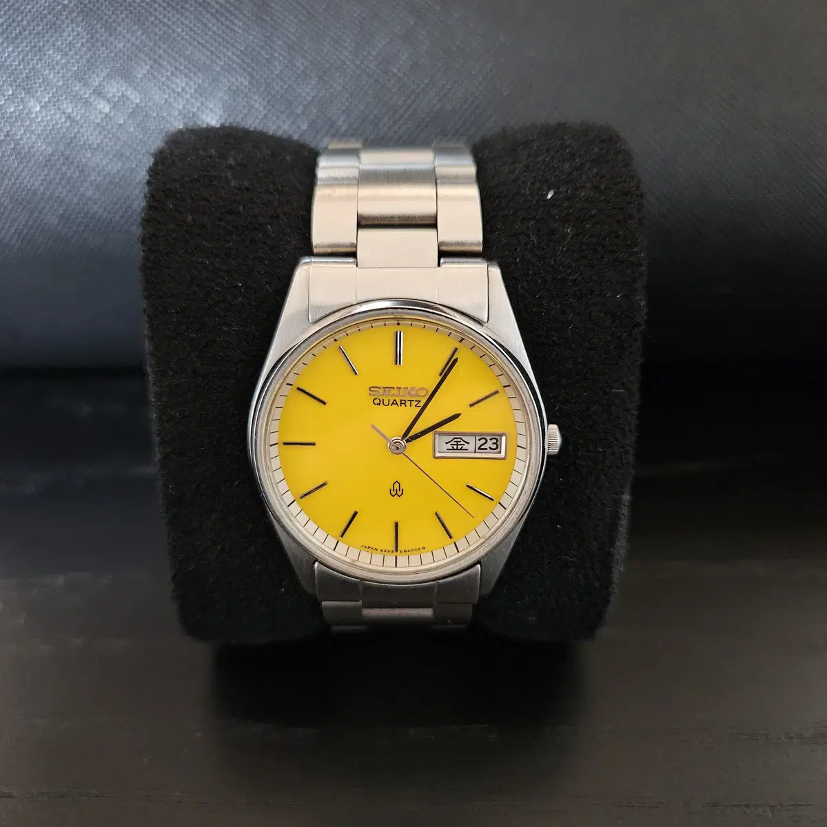 세이코  데이데이트 옐로우 다이얼 쿼츠 37mm