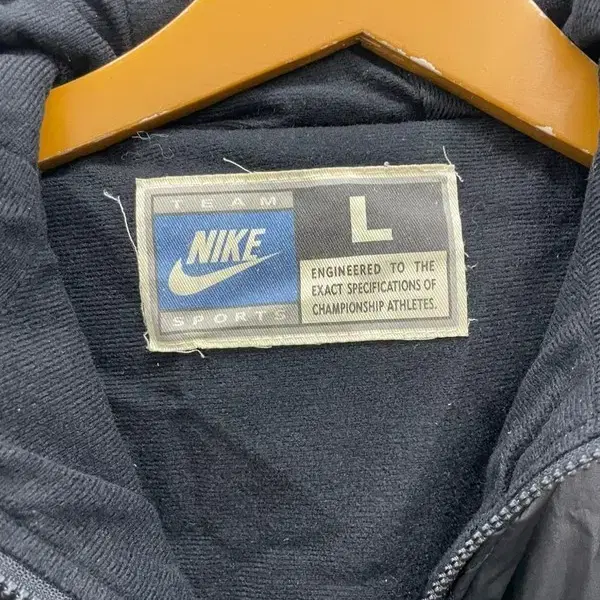 라지 NIKE 나이키 올드스쿨 금색로고 경량패딩