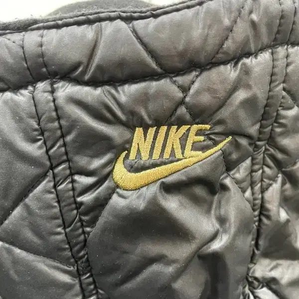 라지 NIKE 나이키 올드스쿨 금색로고 경량패딩