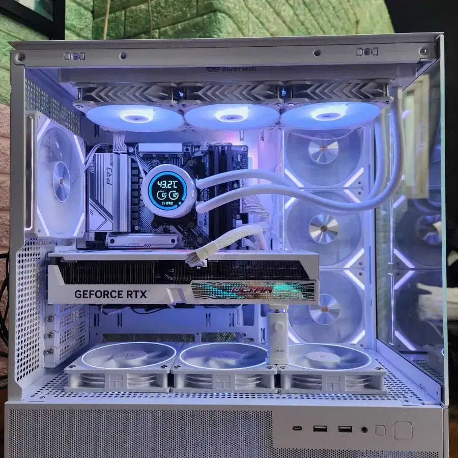 화이트 게이밍 컴퓨터 (7800X3D RTX4070TI SUPER)