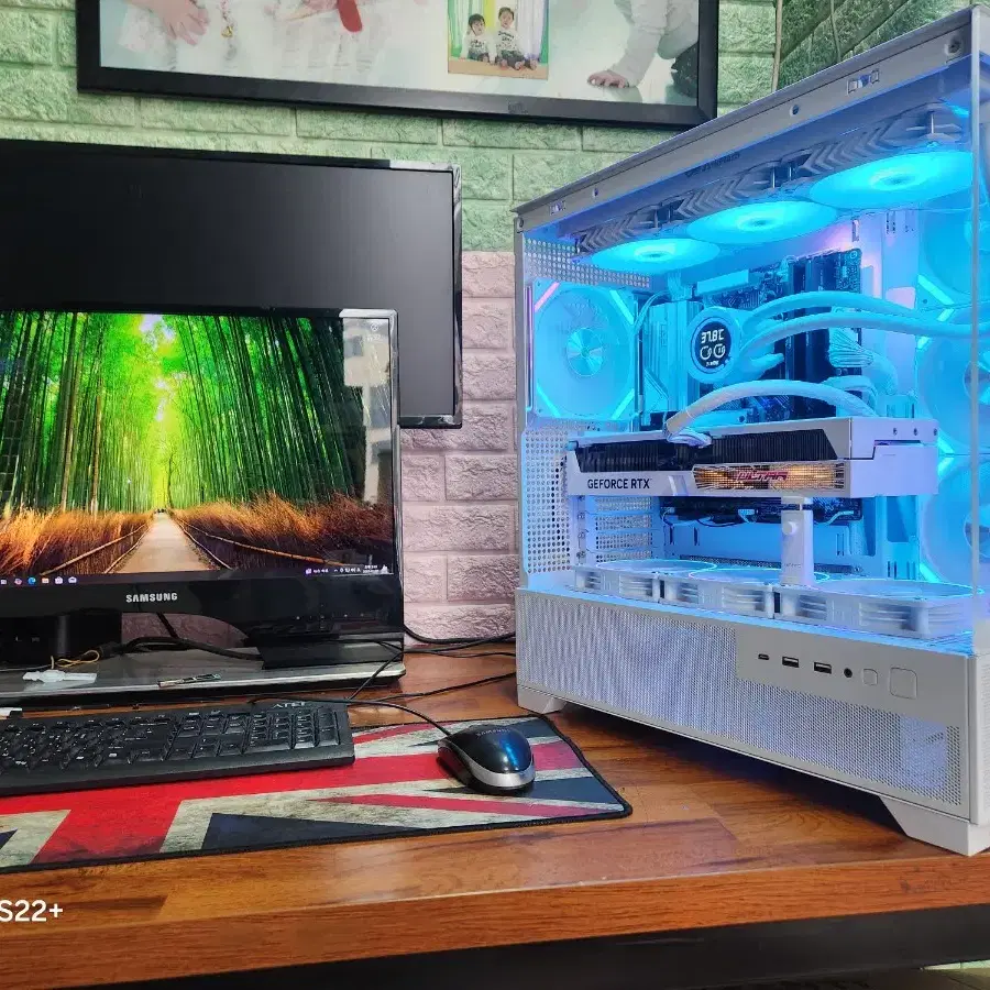 화이트 게이밍 컴퓨터 (7800X3D RTX4070TI SUPER)