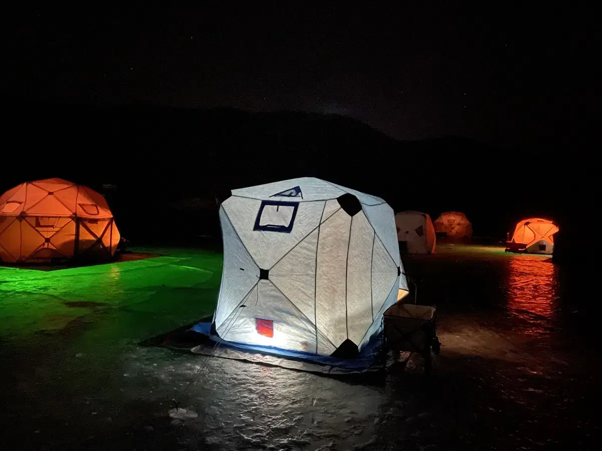 Ice fishing tent set (tarp, flooring, hole caps, string, ice auger, etc.)