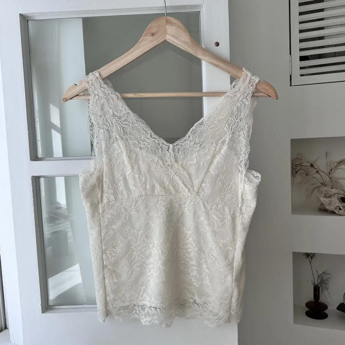 lace sleeveless