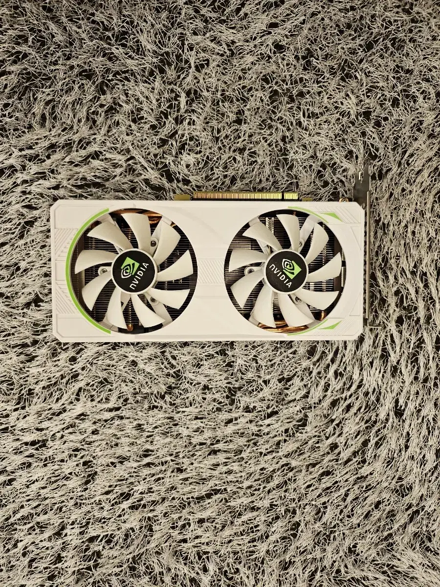 RTX3070 화이트 그래픽카드