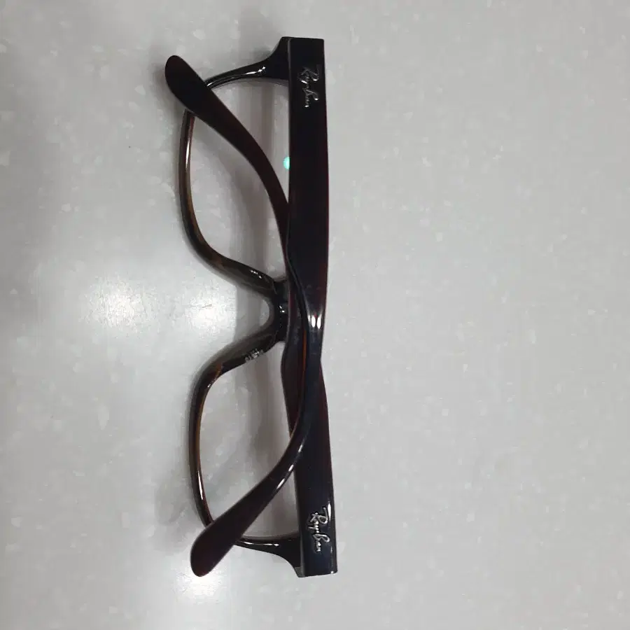 레이벤 안경태 (Ray ban RB5222 5041J) 처분합니다