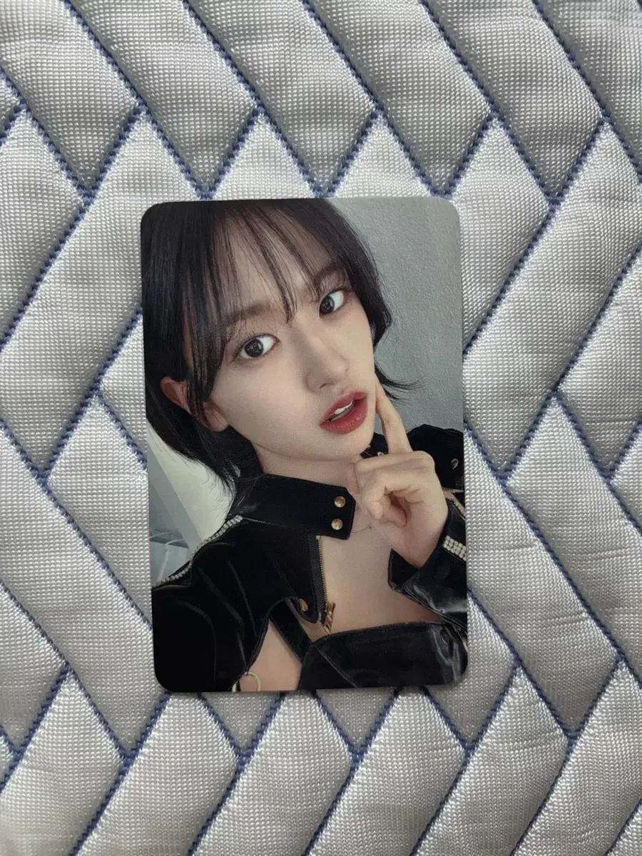 ive yujin worldtour bangkok tc unreleased photocard pre-order benefit ld soundwave photocard