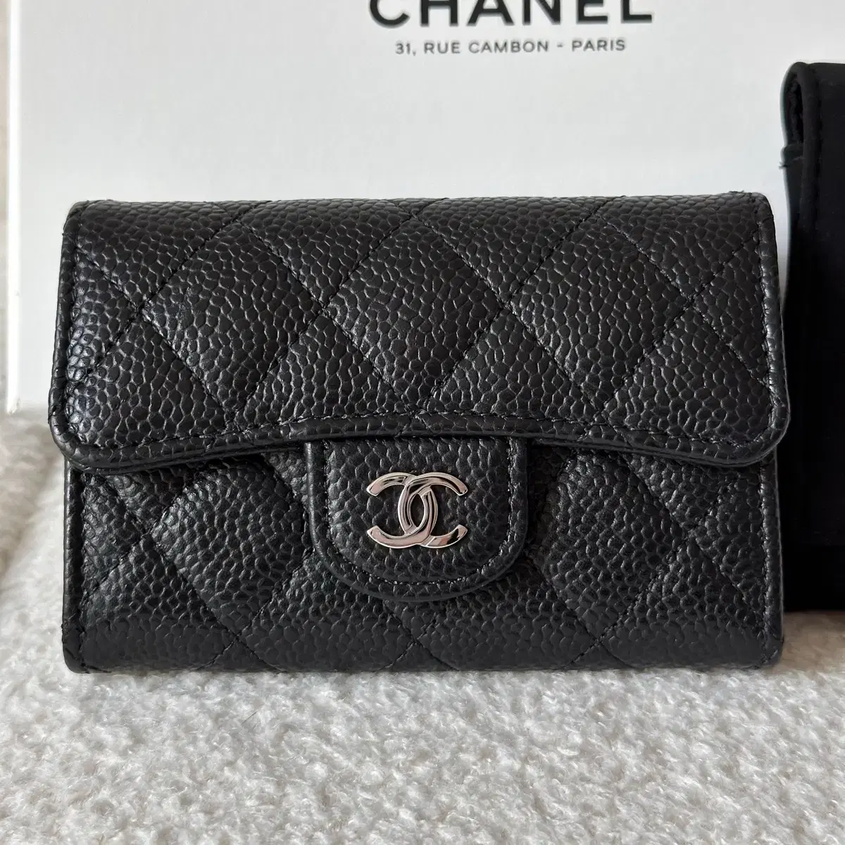 Genuine Chanel Classic Flap kard Wallet Caviar Silver