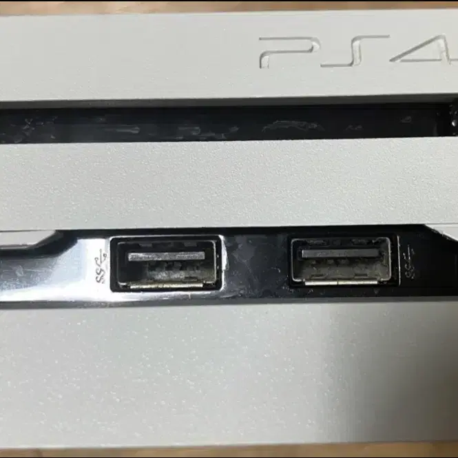 상태 최상 PS4 Pro 1TB 화이트 에디션 판매